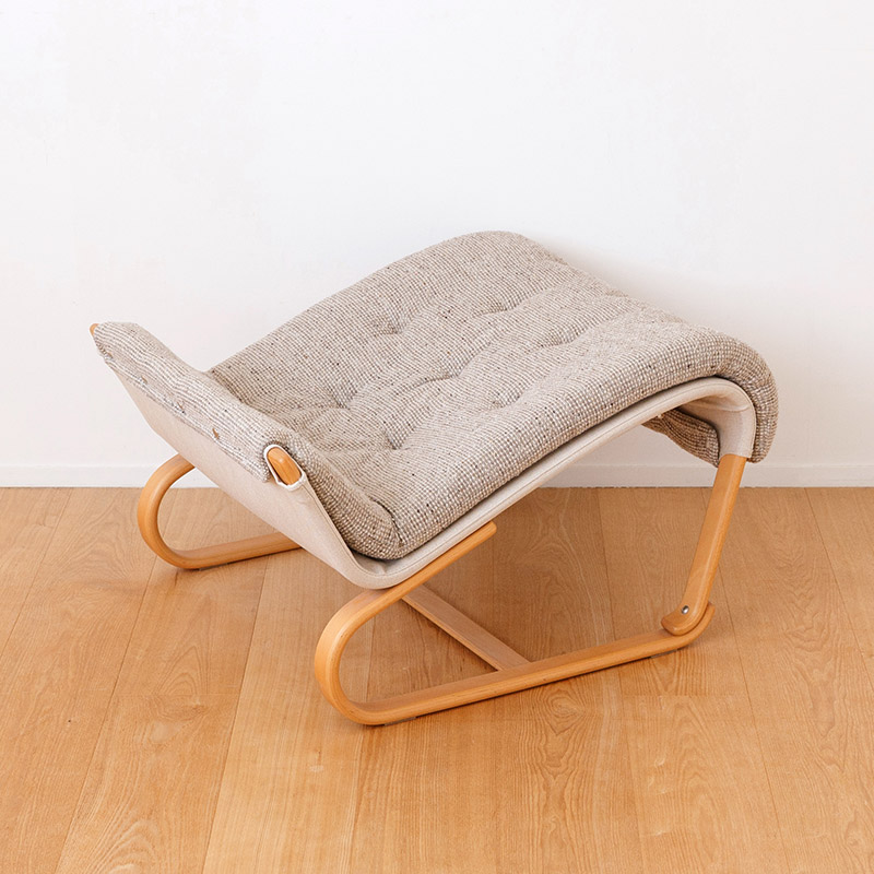 ブルーノマットソンのハイバックチェアとオットマン