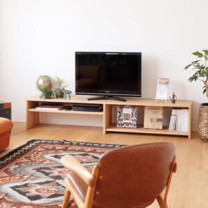 本棚やベンチにもなるオープンテレビボード