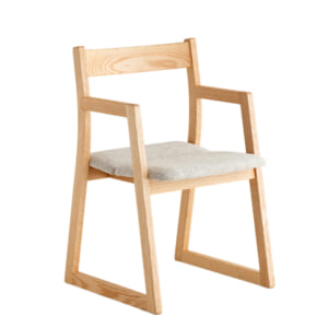 台形脚のアームチェア