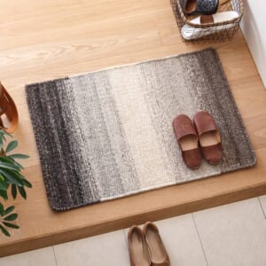 リバーシブルタイプのウールの玄関マット使用イメージ プラント モノトーン グラデーション WN863E