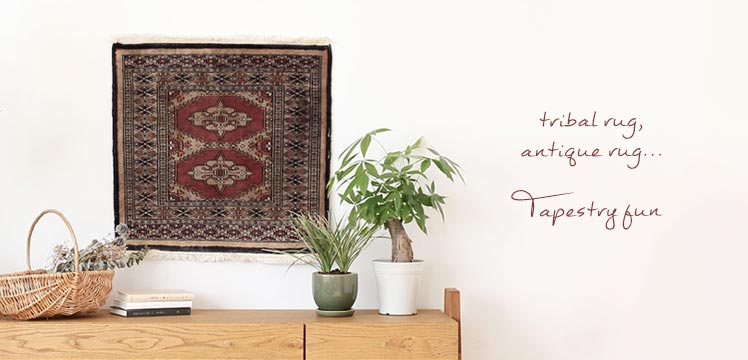 絵画だけでなく絨毯や織物などの工芸品をタペストリーとして壁に飾る