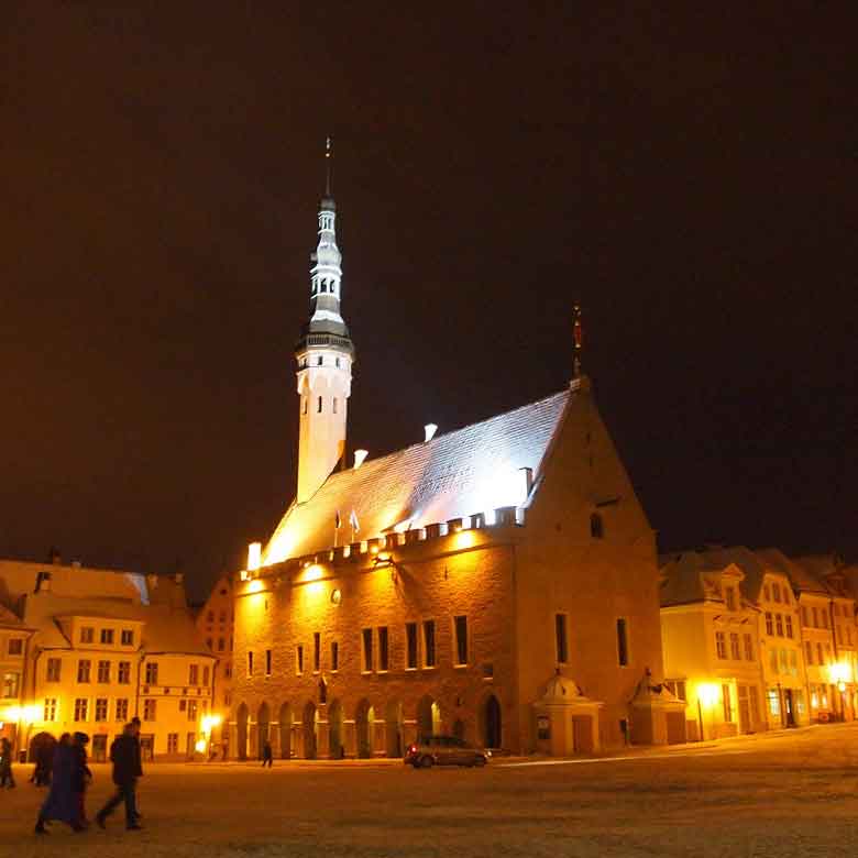 冬の夜のエストニア タリンの旧市街