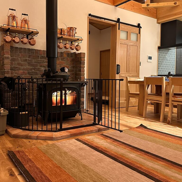 薪ストーブ前におすすめハースラグ！防炎ラグ・防炎絨毯の種類と選び方。人気の防炎ウールラグ ボー・デコール オンラインショップ