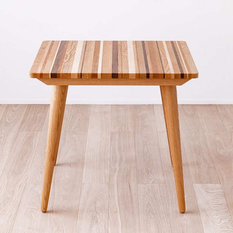カラフルな寄木テーブル