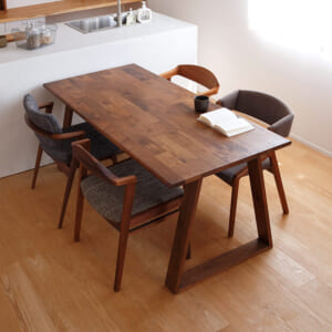 端材を使ったモザイクダイニングテーブル