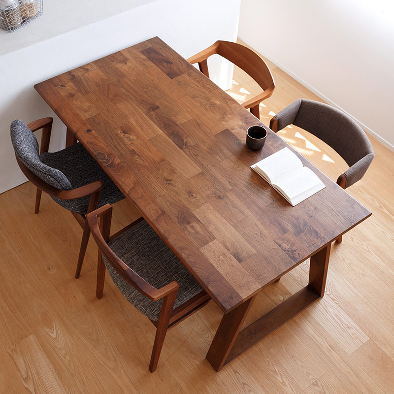 端材を使ったモザイクダイニングテーブル