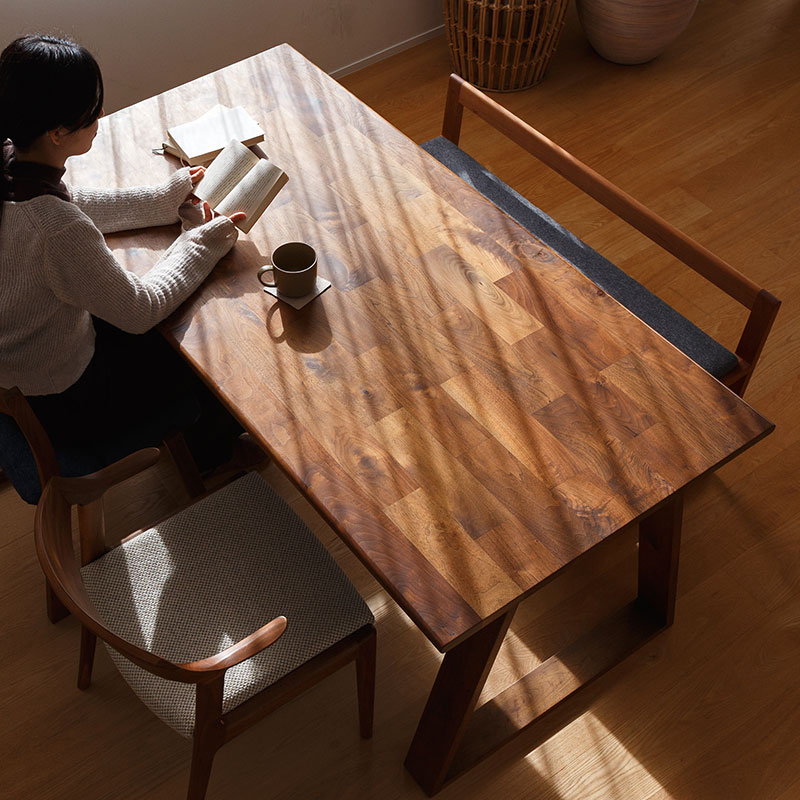 端材を使ったモザイクダイニングテーブル