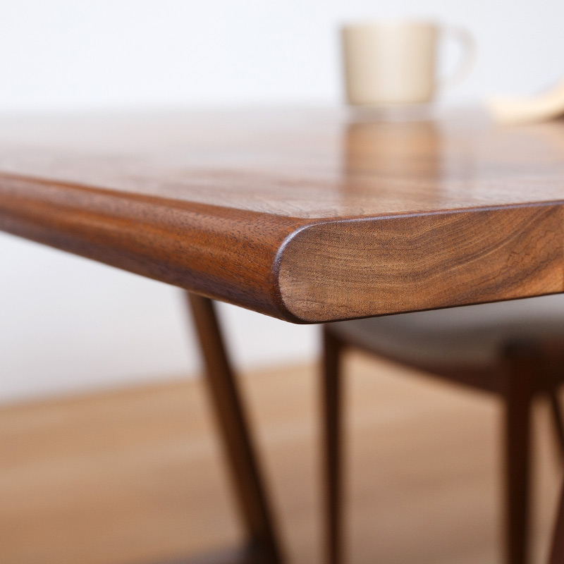 端材を使ったモザイクダイニングテーブル