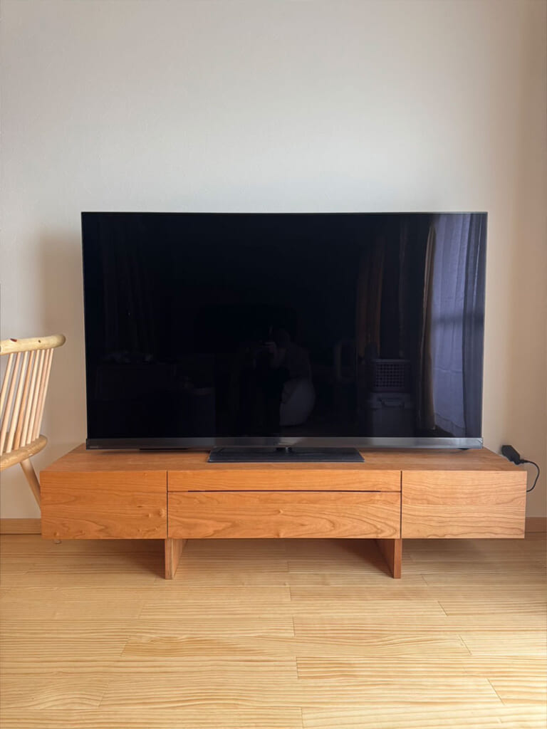 ワンスリット木製テレビボード 針葉樹を活かした木の枝のベンチ