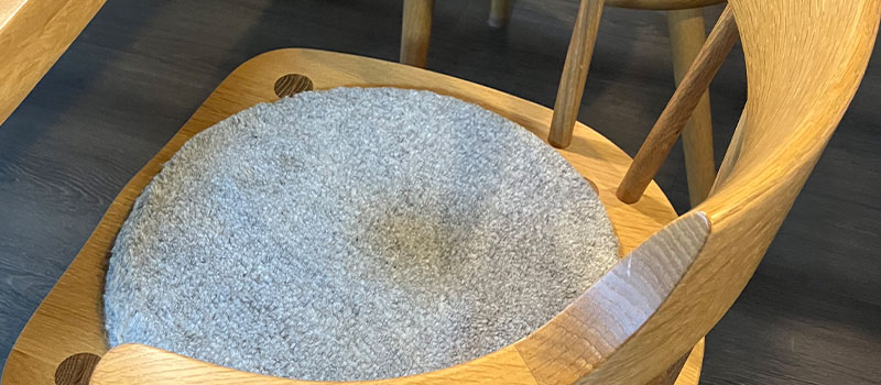 Temusubi（手結び）シリーズ 上質ウールの円形シートクッション チェアパット 厚手 [ナチュラルグレー(ライトグレー) / HK02JC]