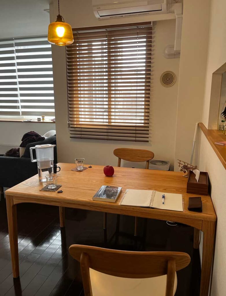 アーチレッグダイニングテーブル