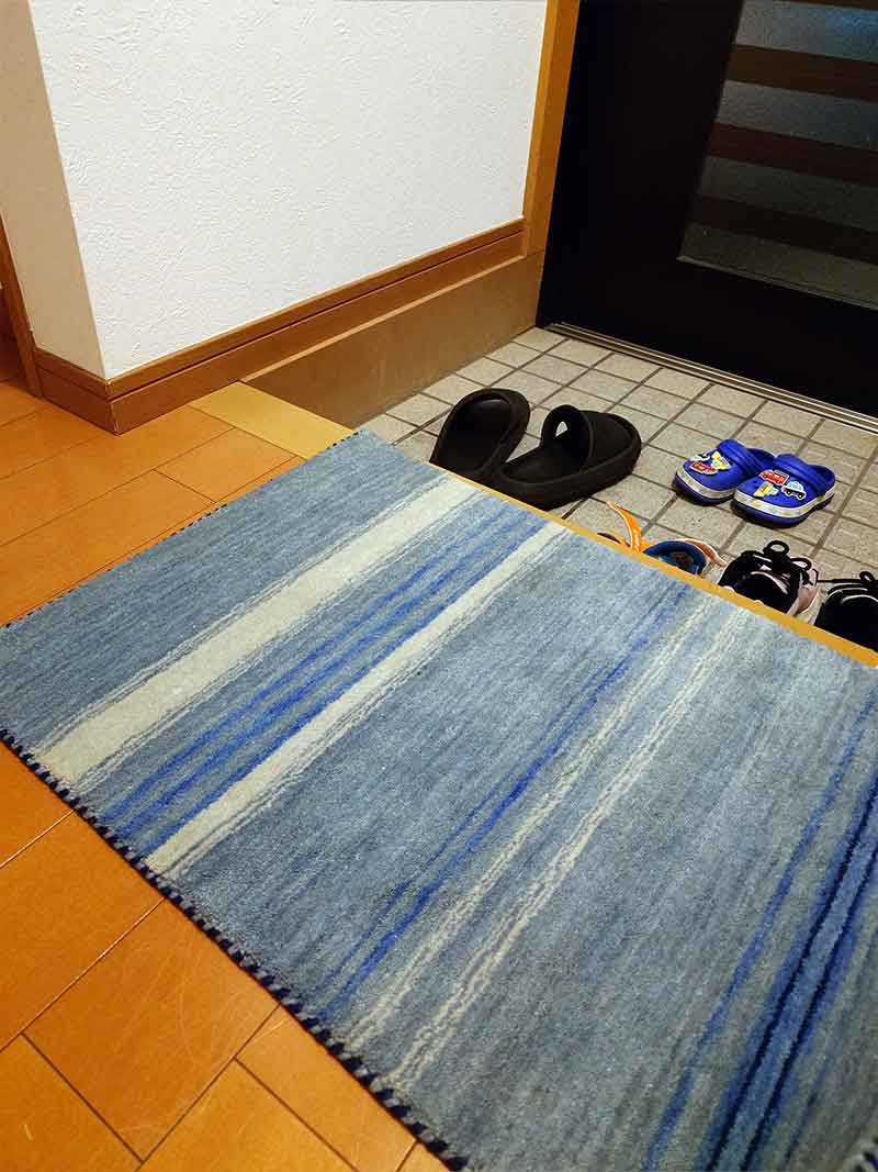 [ハグみじゅうたん®] てざわりいろはシリーズ 上質ウールの天然素材玄関マット [ハグみじゅうたん] しずく / ER6504BLE