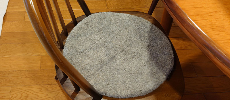 上質ウールの円形シートクッション チェアパット 厚手 [ナチュラルグレー(ライトグレー) / HK02JC]