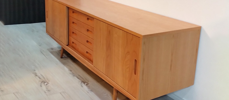 ダイニングでも使えるハイボード LoVI ブラックチェリー