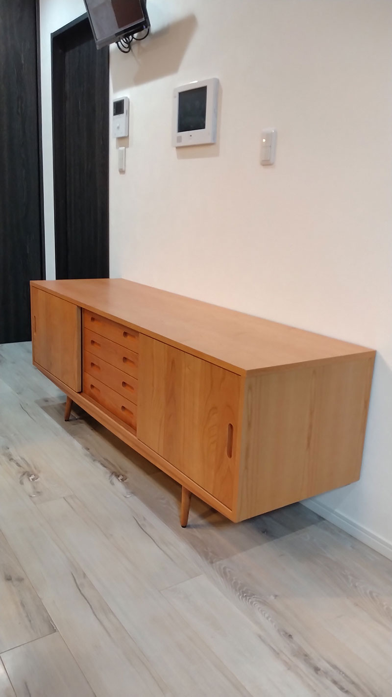 ダイニングでも使えるハイボード LoVI ブラックチェリー