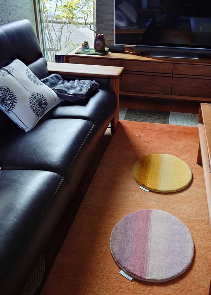 風水ラグ 円形シートクッション ウール100 / アムレット (パープル) ミニ / ER6302JC 風水ラグ 円形シートクッション ウール100 / ゴールド (イエロー) ミニ / ER6301JC