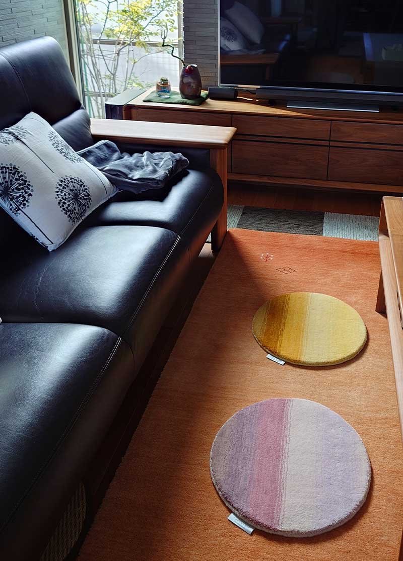 風水ラグ 円形シートクッション ウール100 / アムレット (パープル) ミニ / ER6302JC 風水ラグ 円形シートクッション ウール100 / ゴールド (イエロー) ミニ / ER6301JC