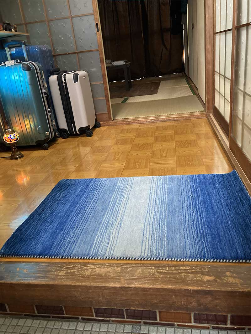 リーズナブルウールラグ 厚手のリーズナブルウール玄関マット グラデーションデザイン [ブルー(青) マット / ER6203BLE]