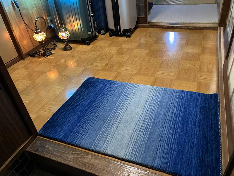 リーズナブルウールラグ 厚手のリーズナブルウール玄関マット グラデーションデザイン [ブルー(青) マット / ER6203BLE]