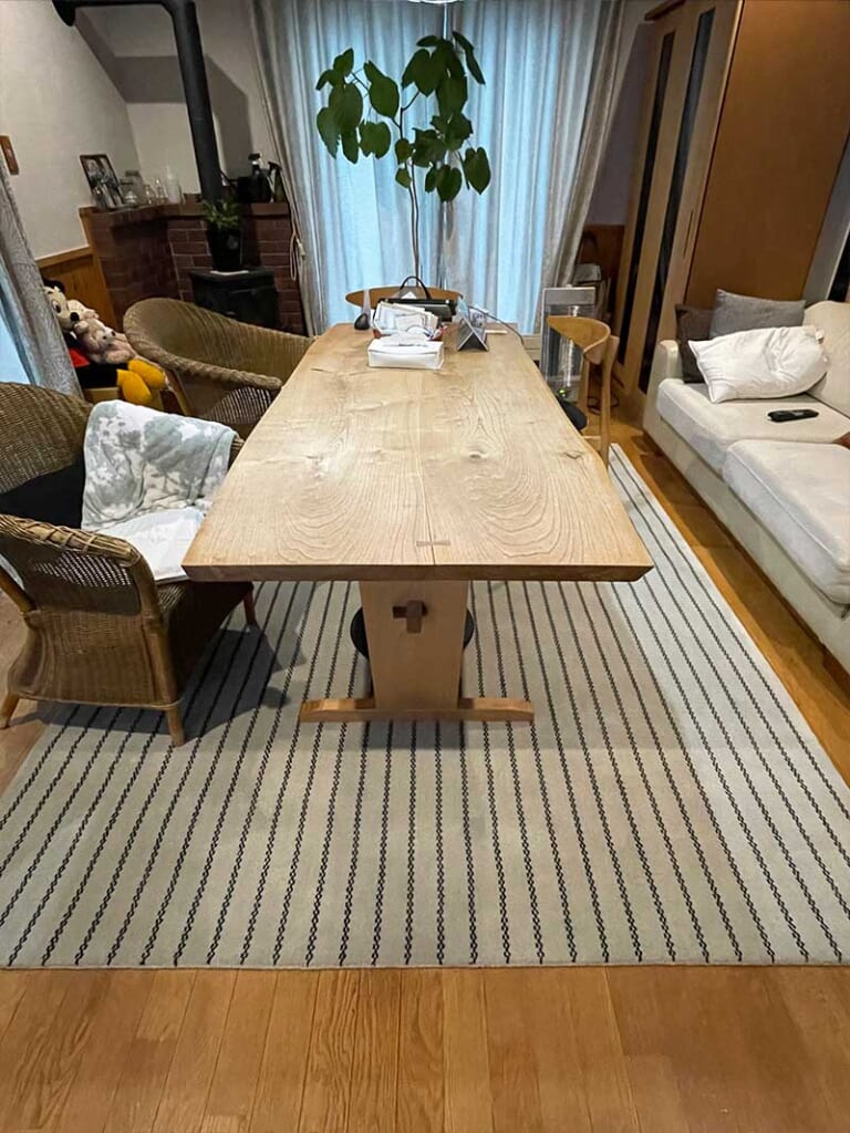 [ハグみじゅうたん®] てざわりアーバンシリーズ ナチュラルモダンな厚手ウールラグ [てざわりステッチボーダー(アイボリー・ブラック)] / ER625