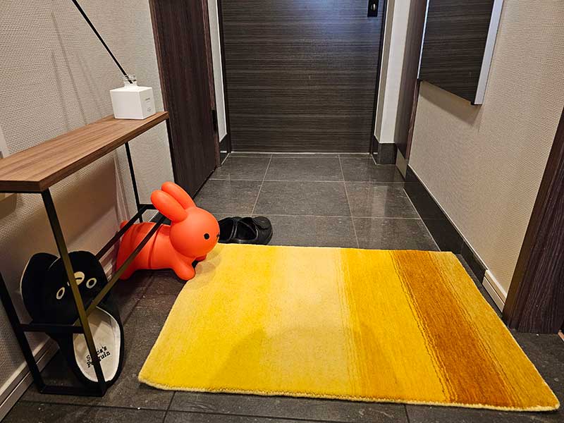 [ハグみじゅうたん®] てざわりハーモニーシリーズ 天然ウールを手仕事で織り上げたカラフル風水玄関マット / ゴールド(イエロー) / ER6301E]