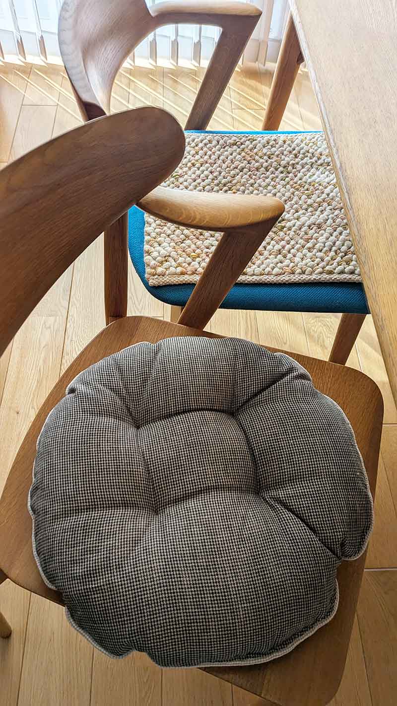 天然素材の椅子に合う厚手シートクッション / ホワイト＆ピンク ミニ / ホワイト＆グリーン ミニラウンドクッション 小 8aJCro40 ブラック×千鳥格子