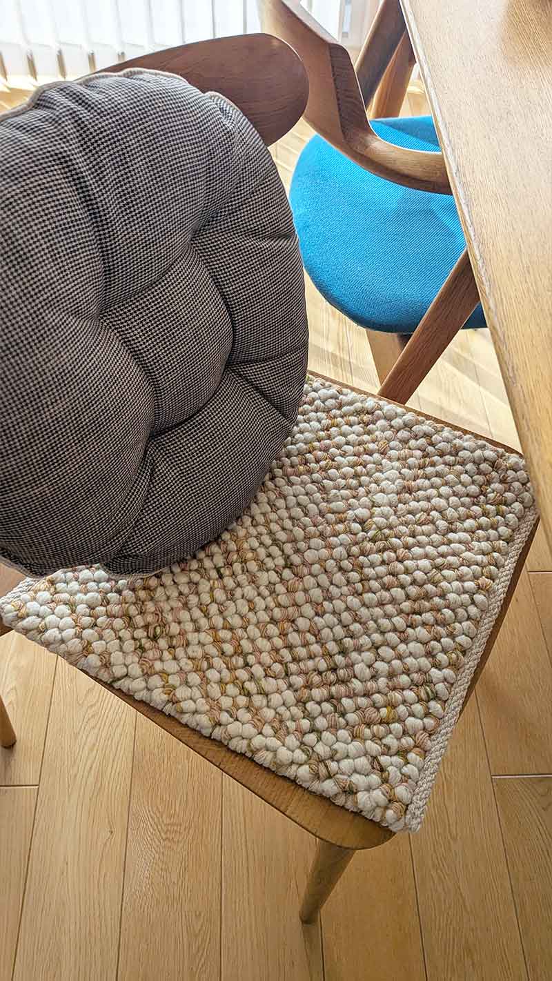 天然素材の椅子に合う厚手シートクッション / ホワイト＆ピンク ミニ / ホワイト＆グリーン ミニラウンドクッション 小 8aJCro40 ブラック×千鳥格子