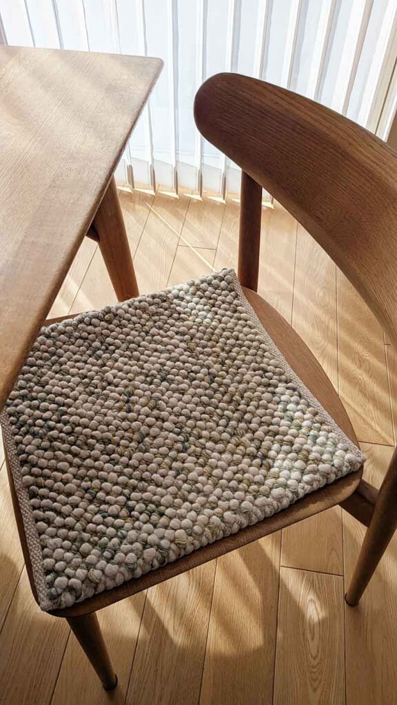 天然素材の椅子に合う厚手シートクッション / ホワイト＆ピンク ミニ / ホワイト＆グリーン ミニラウンドクッション 小 8aJCro40 ブラック×千鳥格子