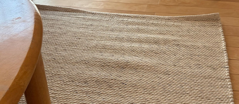 Blend（ブレンド）シリーズ アイボリーの天然素材ウールラグ / リバーシブルの薄手ウール絨毯 [ブレンドW アイボリー / J2109VR]