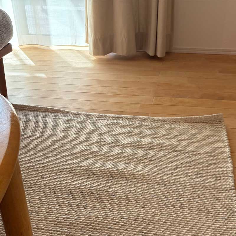 Blend（ブレンド）シリーズ アイボリーの天然素材ウールラグ / リバーシブルの薄手ウール絨毯 [ブレンドW アイボリー / J2109VR]