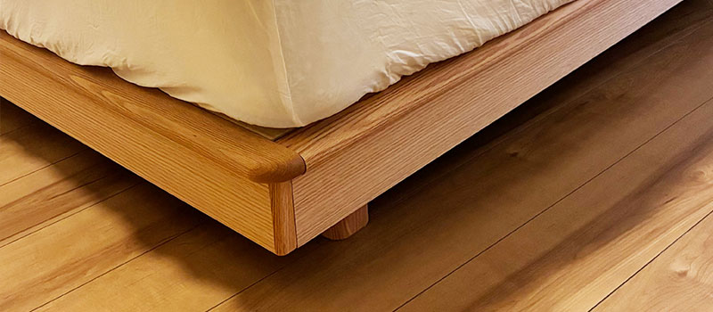 やさしい角丸の無垢材ベッドフレーム