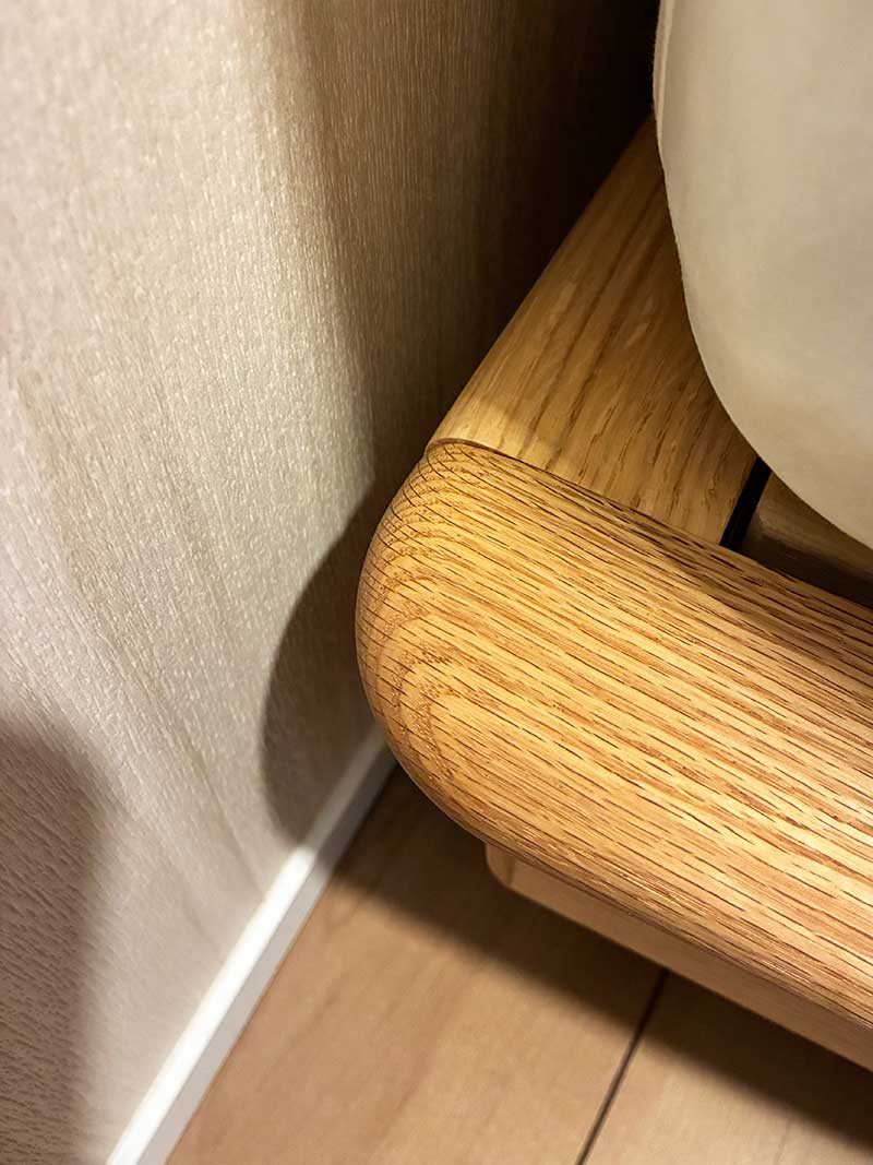 やさしい角丸の無垢材ベッドフレーム