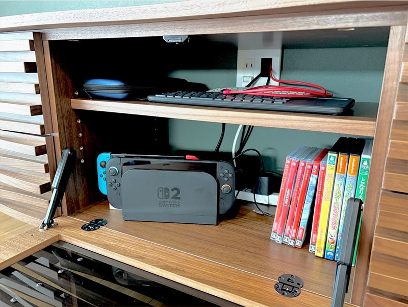 天然木のルーバーTVボード（脚タイプ）