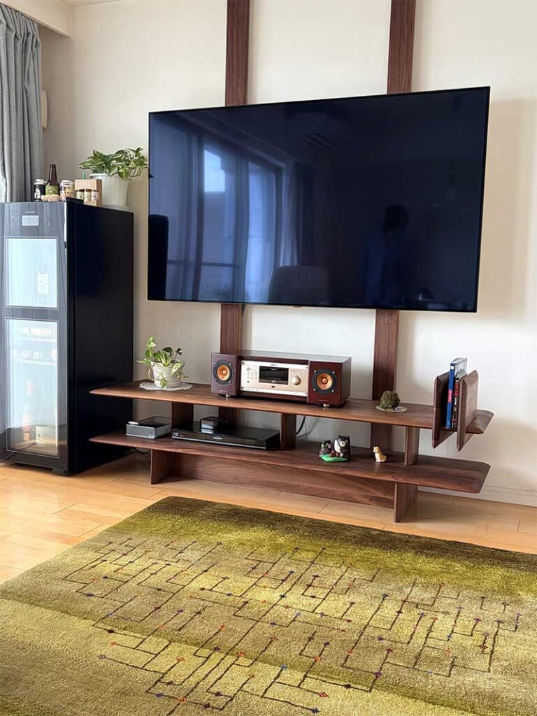 総無垢材のオープンテレビボード ブックエンド