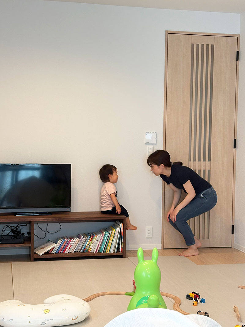 本棚やベンチにもなるオープンテレビボード
