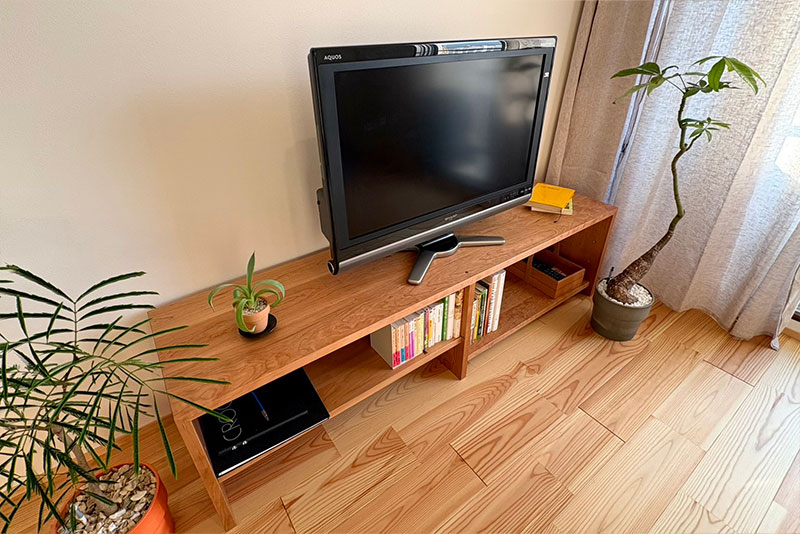 本棚やベンチにもなるオープンテレビボード