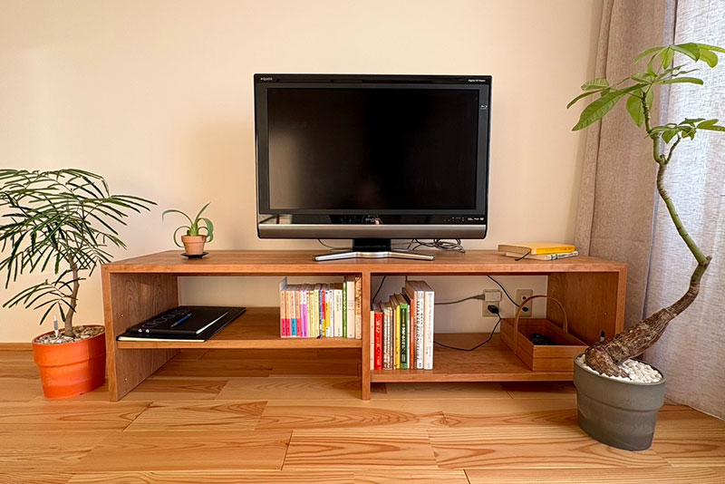 本棚やベンチにもなるオープンテレビボード