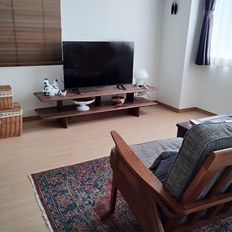 総無垢材のオープンテレビボード
