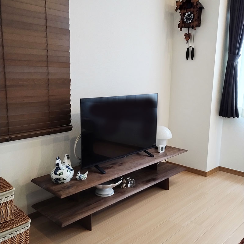 総無垢材のオープンテレビボード