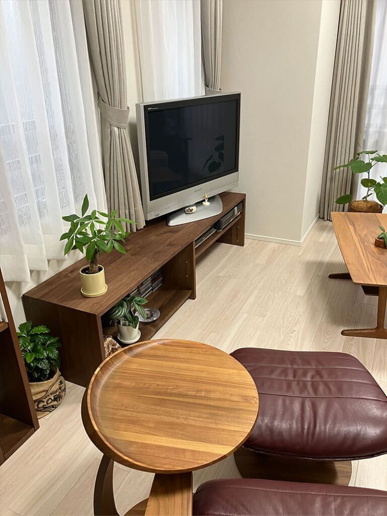本棚やベンチにもなるオープンテレビボード/オーク材